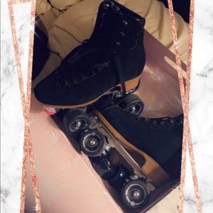 Moon Light Skates and wheels for sale. Size 7 never worn